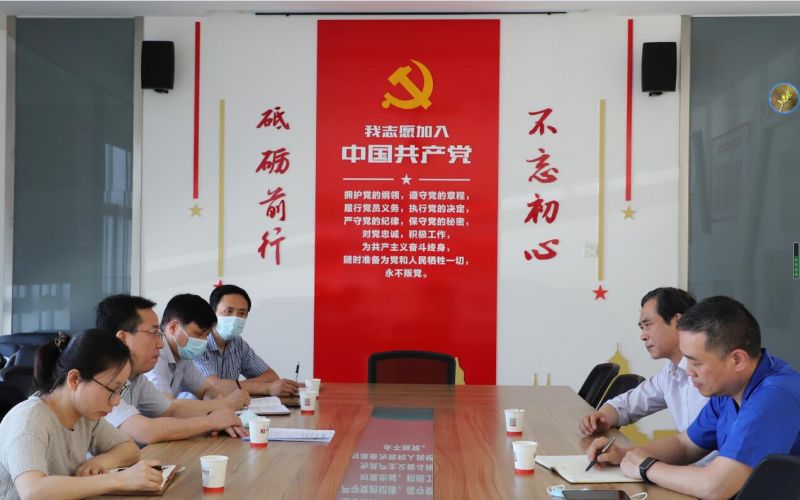 局領(lǐng)導(dǎo)至常運集團(tuán)對先進(jìn)典型全國勞模喬森進(jìn)行回訪